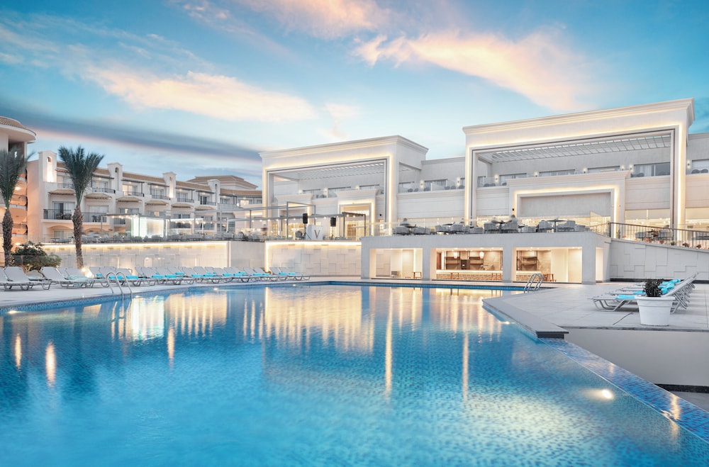 The V Luxury Resort Sahl Hasheesh — Swimming pool in Sahl Hasheesh, Red Sea