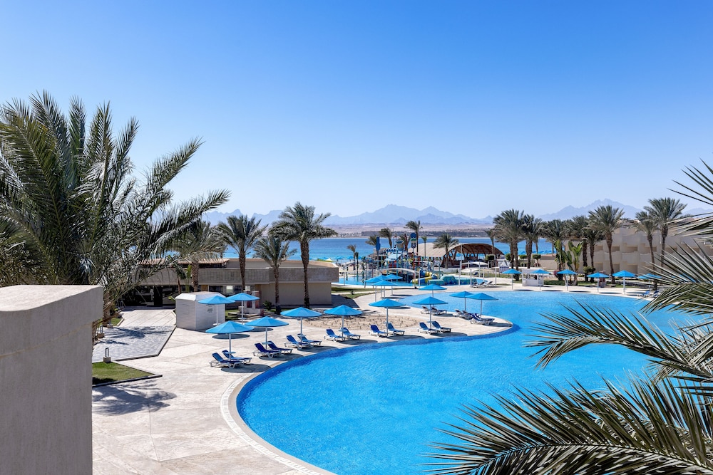 The V Luxury Resort Sahl Hasheesh — Swimming pool in Sahl Hasheesh, Red Sea