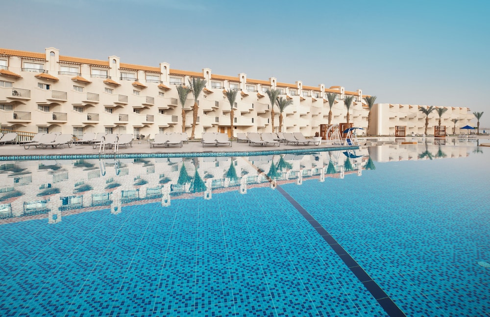 The V Luxury Resort Sahl Hasheesh — Swimming pool in Sahl Hasheesh, Red Sea