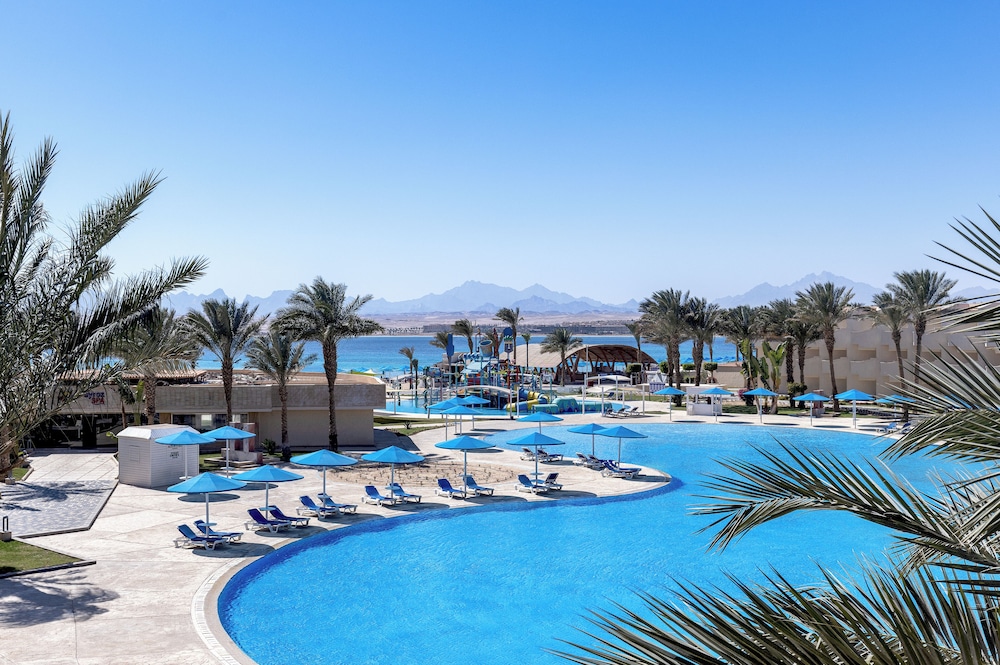 The V Luxury Resort Sahl Hasheesh — Swimming pool in Sahl Hasheesh, Red Sea