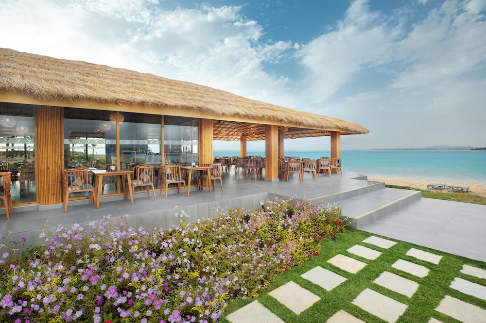 The V Luxury Resort Sahl Hasheesh — Restaurant & bars in Sahl Hasheesh, Red Sea