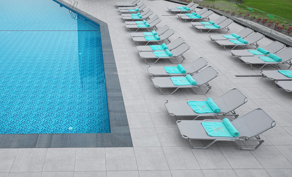 The V Luxury Resort Sahl Hasheesh — Swimming pool in Sahl Hasheesh, Red Sea