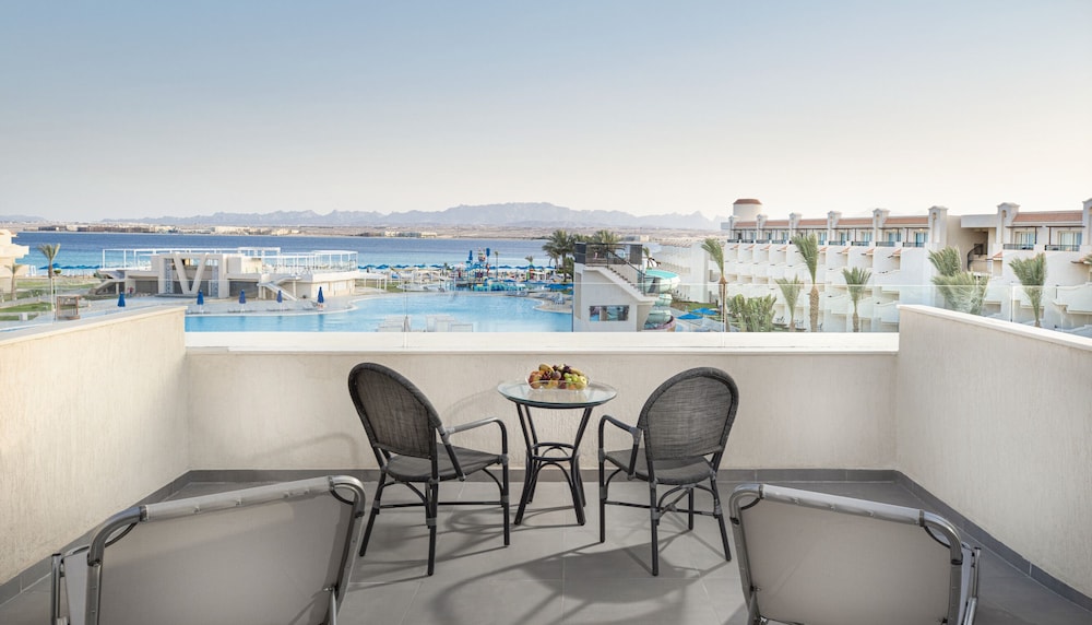 The V Luxury Resort Sahl Hasheesh — Swimming pool in Sahl Hasheesh, Red Sea