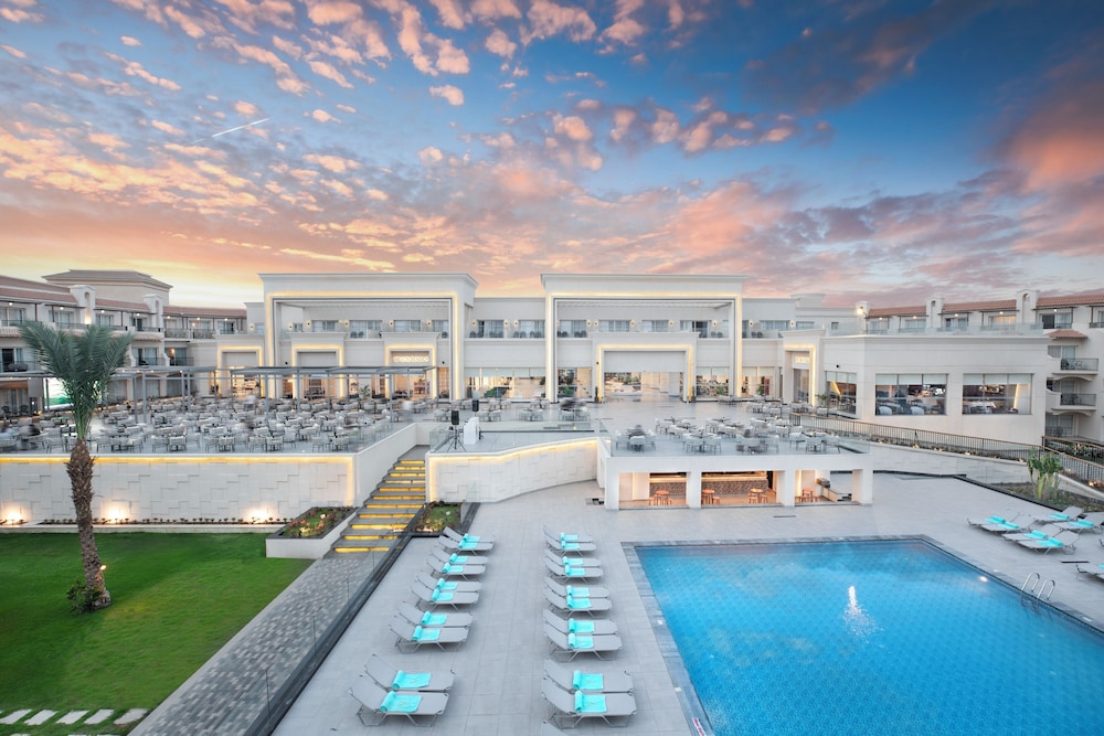 The V Luxury Resort Sahl Hasheesh — Hotel building in Sahl Hasheesh, Red Sea