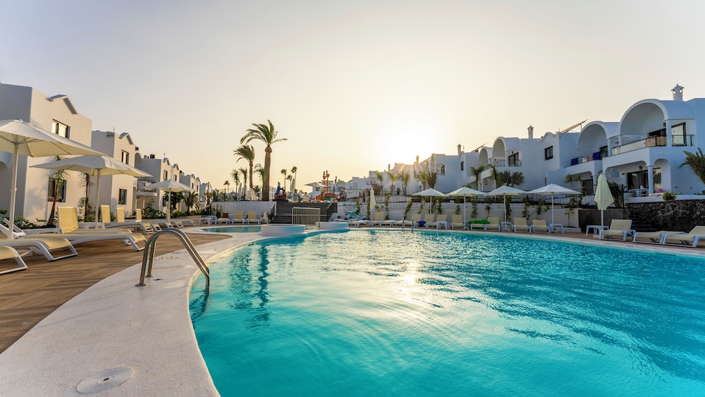 Bakour Lanzarote Splash — Swimming pool in Puerto del Carmen, Canary Islands