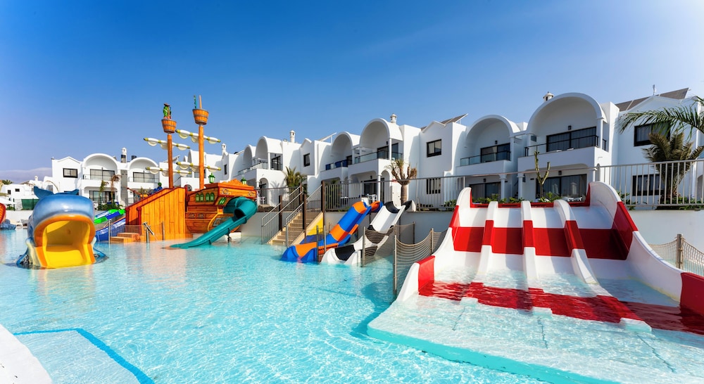 Bakour Lanzarote Splash — Attractions for children in Puerto del Carmen, Canary Islands