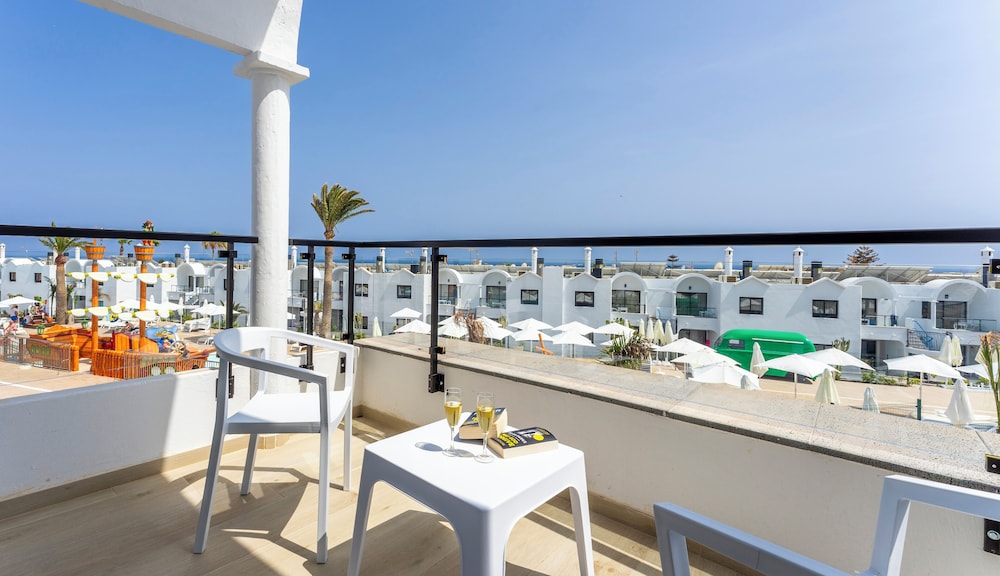 Bakour Lanzarote Splash — Hotel rooms in Puerto del Carmen, Canary Islands