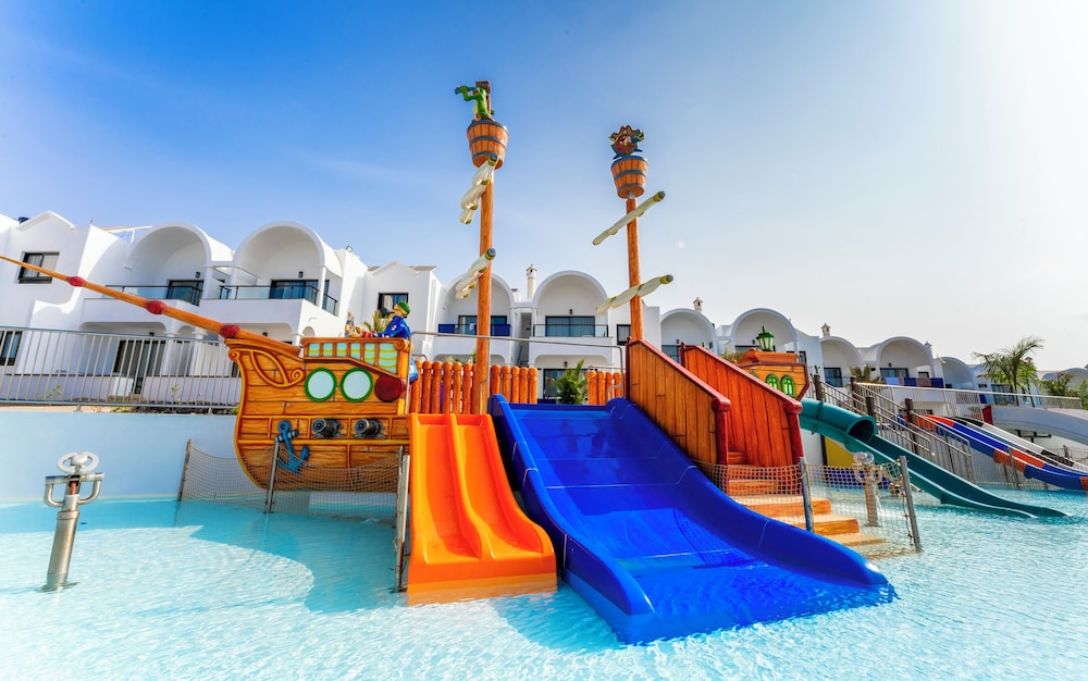 Bakour Lanzarote Splash — Attractions for children in Puerto del Carmen, Canary Islands