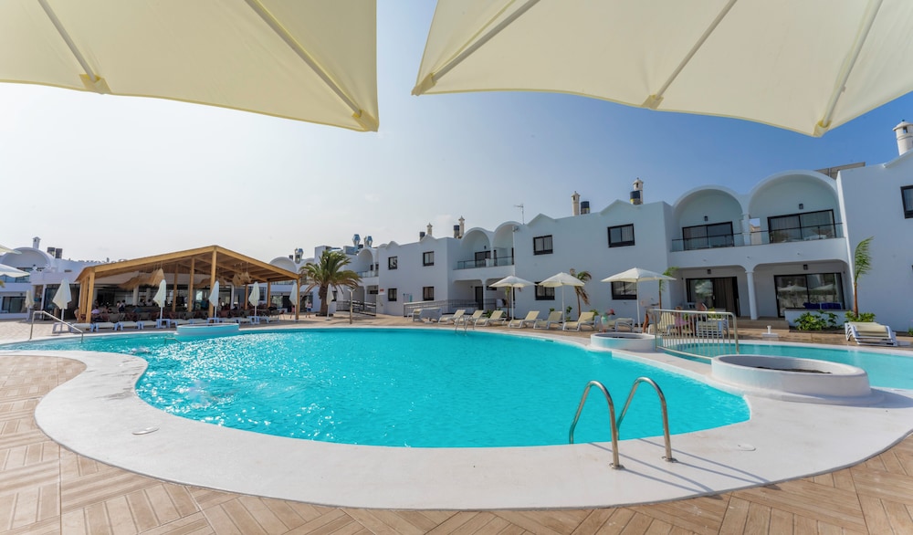 Bakour Lanzarote Splash — Swimming pool in Puerto del Carmen, Canary Islands