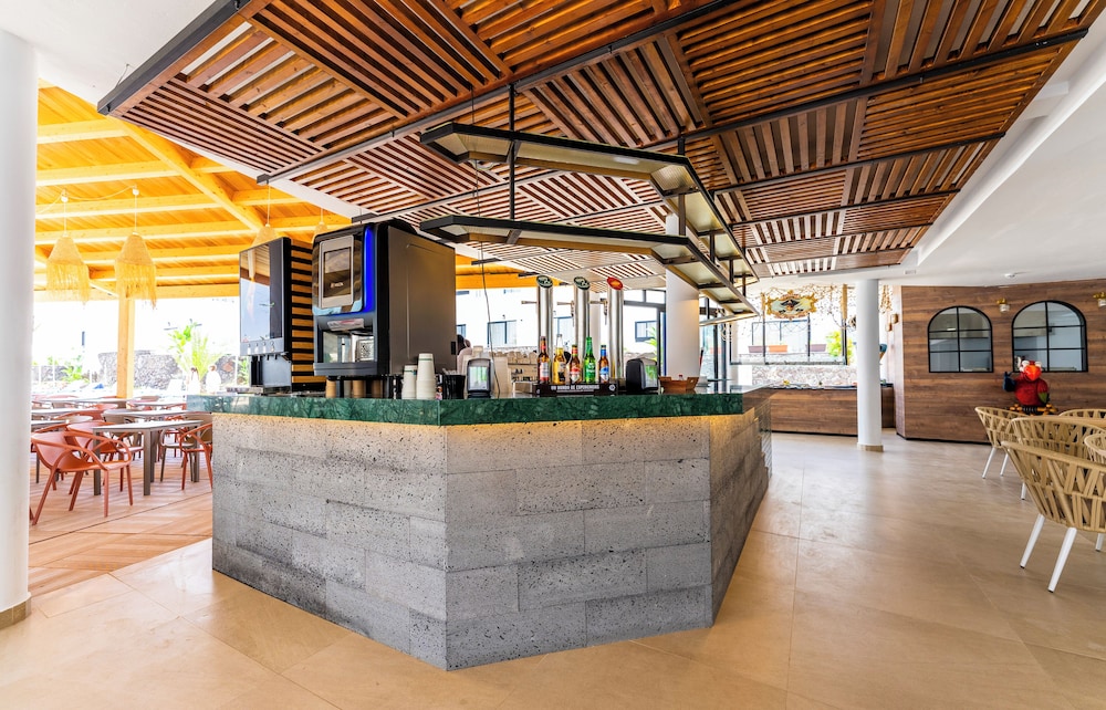 Bakour Lanzarote Splash — Restaurant & bars in Puerto del Carmen, Canary Islands