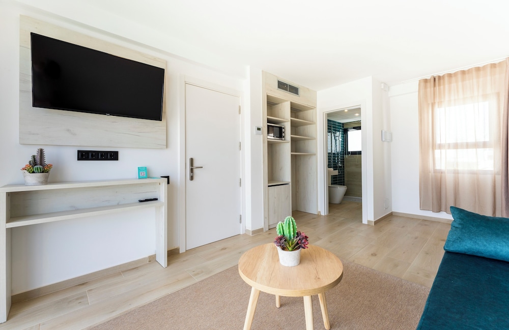 Bakour Lanzarote Splash — Hotel rooms in Puerto del Carmen, Canary Islands