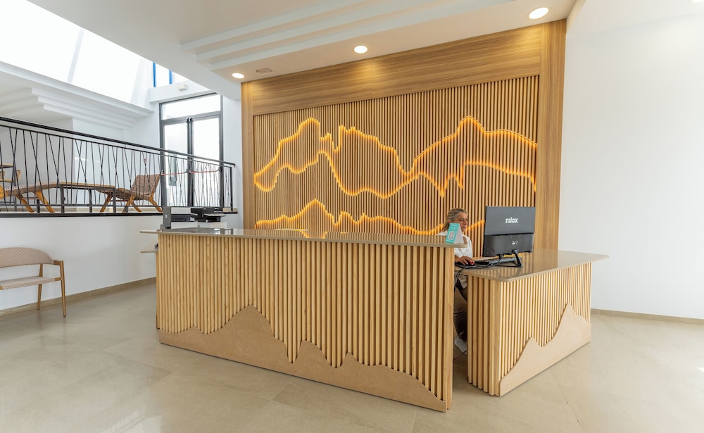 Bakour Lanzarote Splash — Hotel building in Puerto del Carmen, Canary Islands
