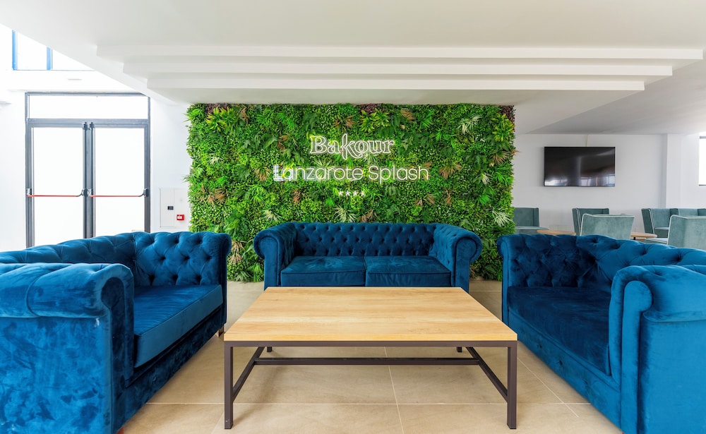 Bakour Lanzarote Splash — Hotel building in Puerto del Carmen, Canary Islands