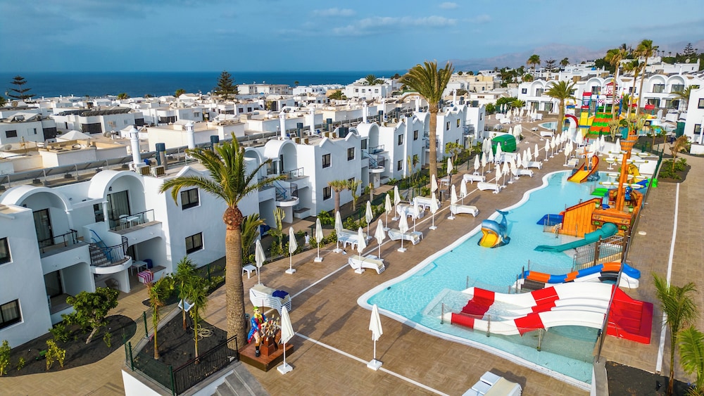 Bakour Lanzarote Splash — Attractions for children in Puerto del Carmen, Canary Islands