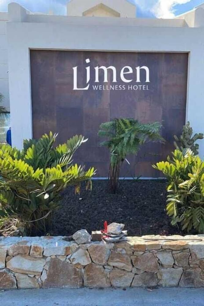 Limen Wellness Hotel — Hotel building in Campofelice di Roccella, Sicily