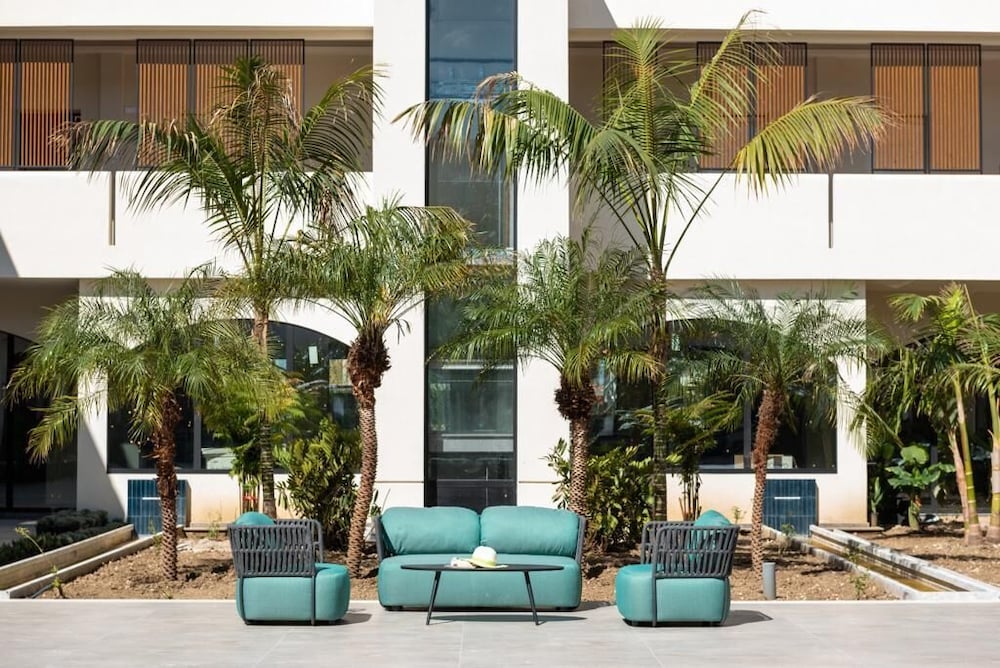 Limen Wellness Hotel — Hotel building in Campofelice di Roccella, Sicily