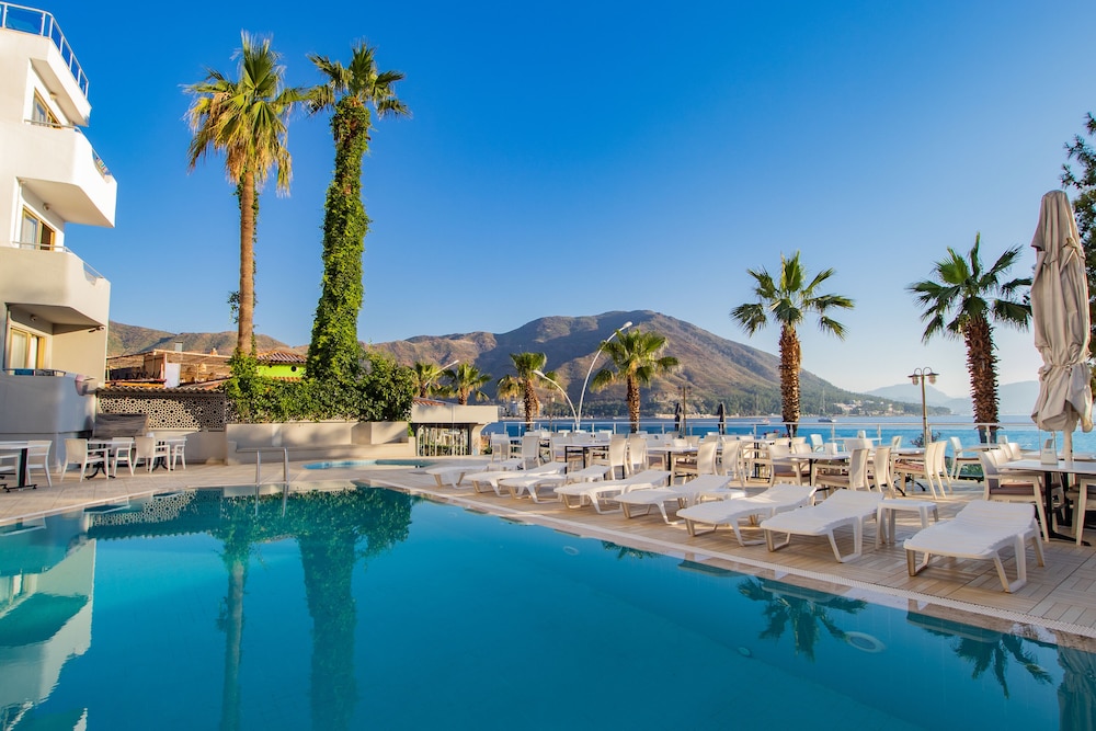 Marbas Select Beach +14 — Swimming pool in İçmeler, Mugla