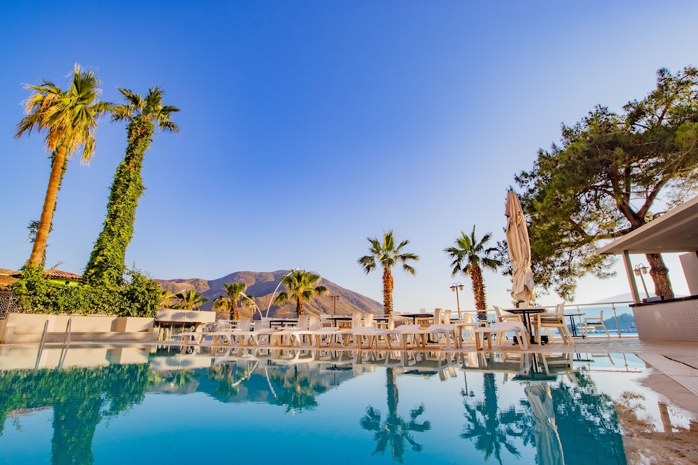 Marbas Select Beach +14 — Swimming pool in İçmeler, Mugla