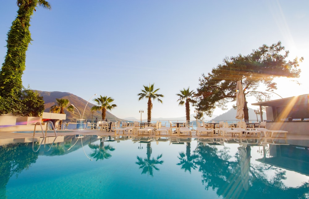 Marbas Select Beach +14 — Swimming pool in İçmeler, Mugla