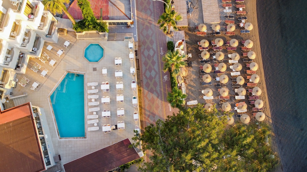 Marbas Select Beach +14 — Swimming pool in İçmeler, Mugla