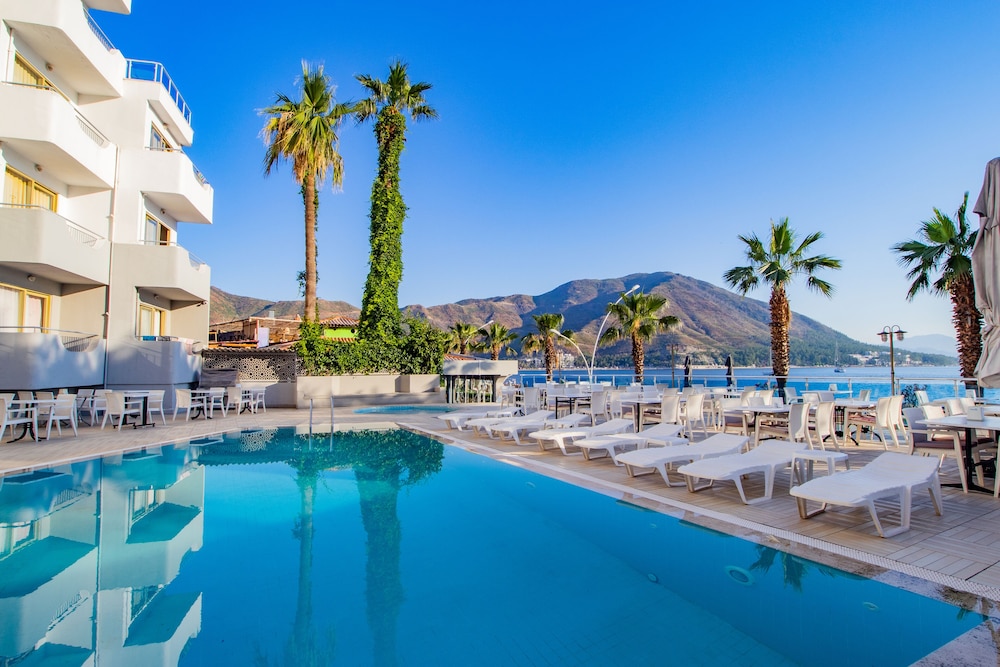 Marbas Select Beach +14 — Swimming pool in İçmeler, Mugla