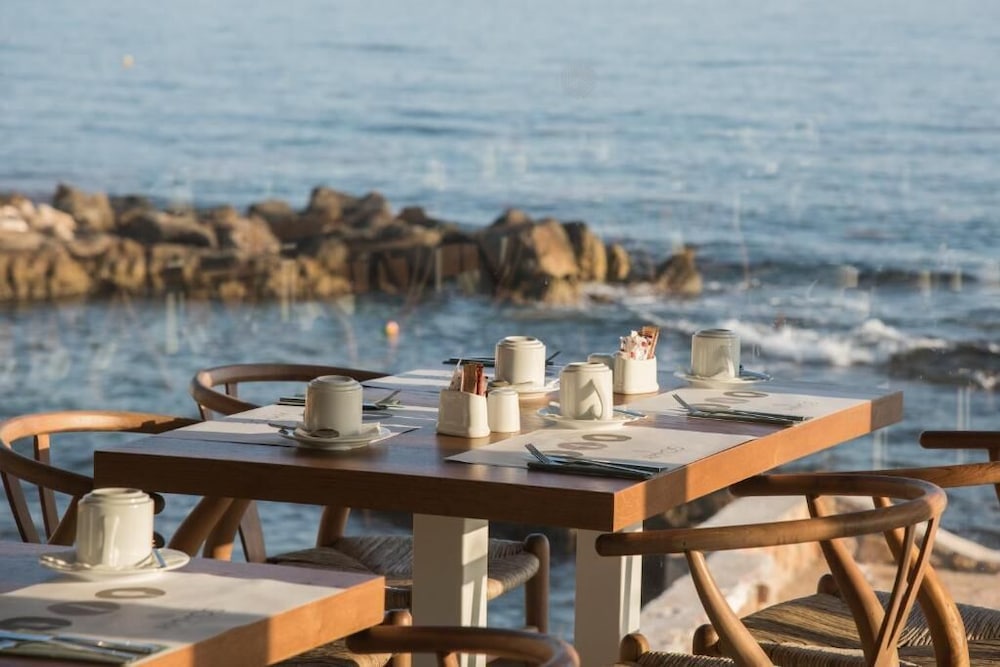 Enorme Ammos Beach - Adults Only — Restaurant & bars in Malia