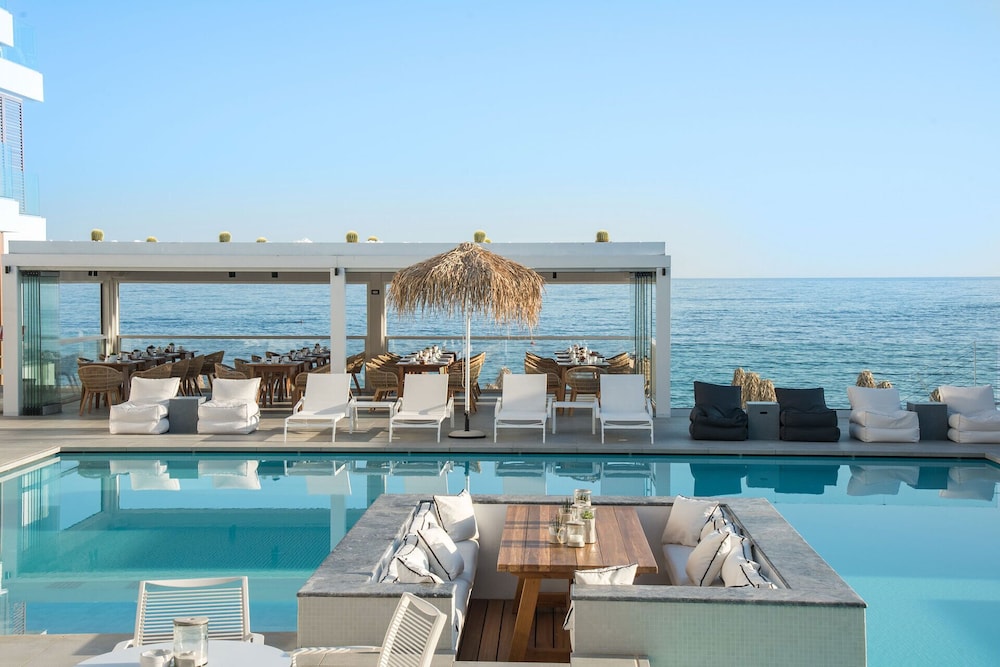 Enorme Ammos Beach - Adults Only — Restaurant & bars in Malia