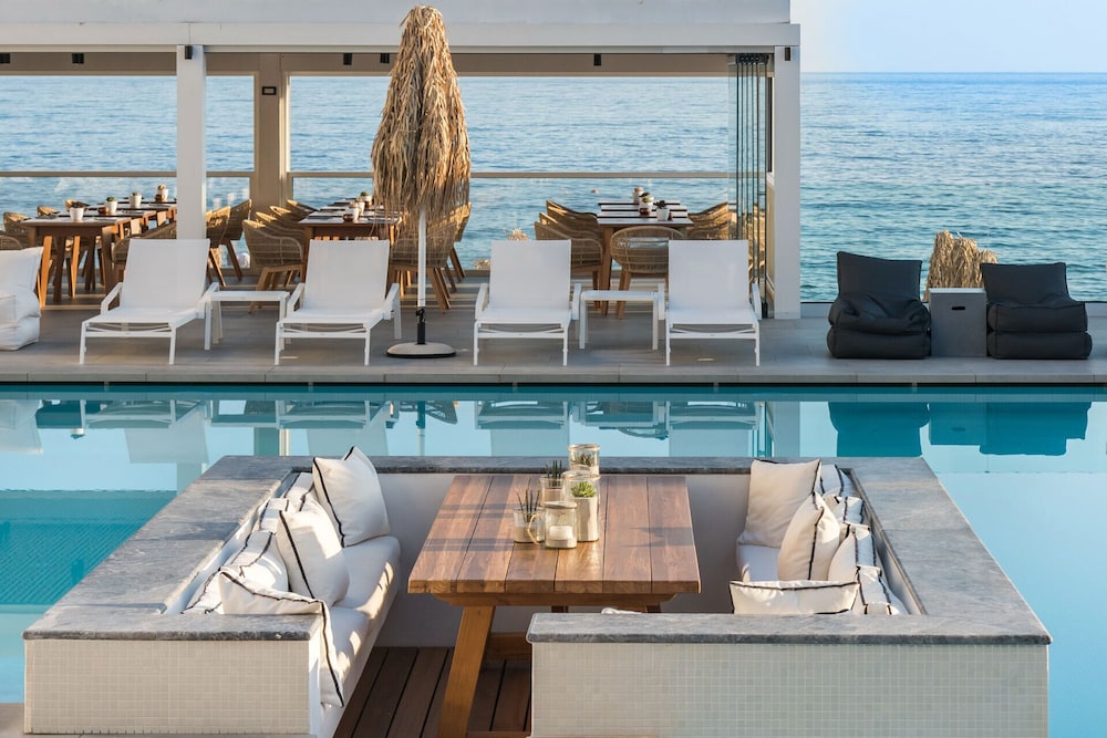 Enorme Ammos Beach - Adults Only — Restaurant & bars in Malia