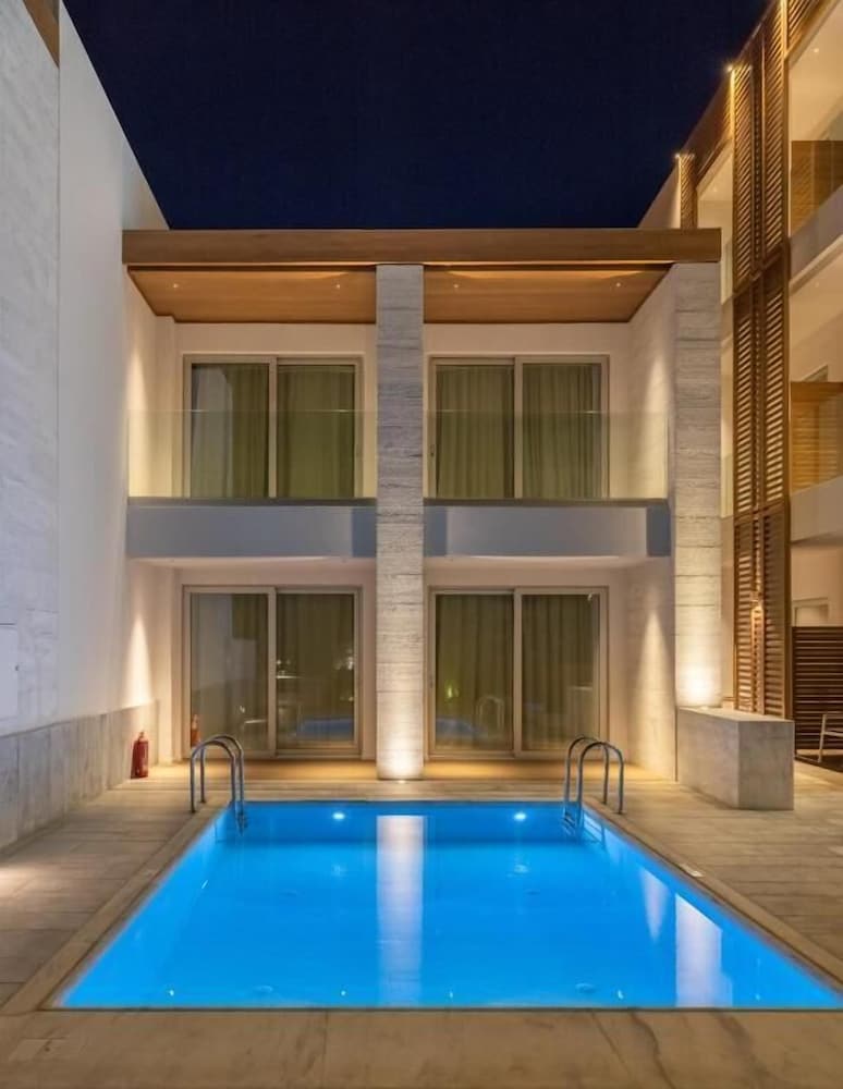Enorme Ammos Beach - Adults Only — Swimming pool in Malia
