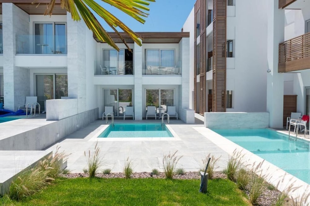 Enorme Ammos Beach - Adults Only — Swimming pool in Malia