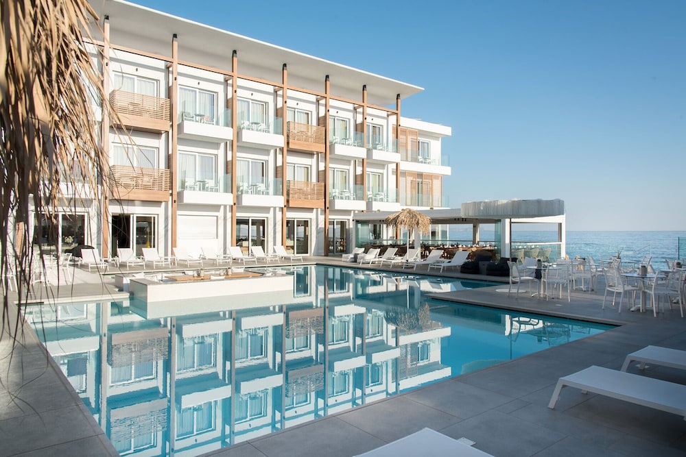 Enorme Ammos Beach - Adults Only — Swimming pool in Malia