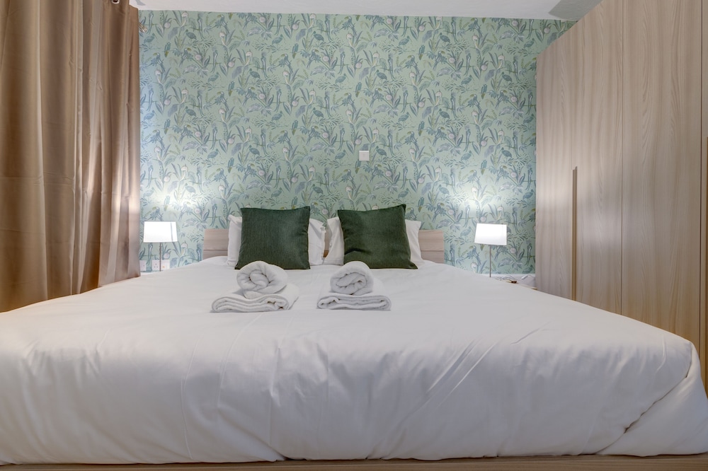 Sliema Tigne Suites — Hotel rooms in Sliema, Malta Island