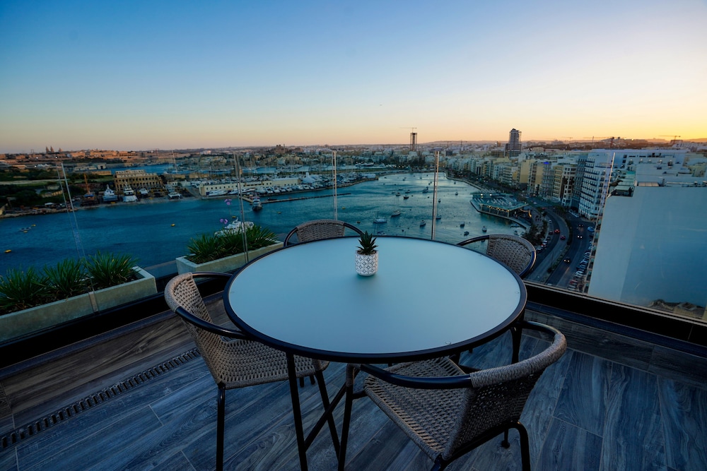 The Londoner Hotel Sliema — Restaurant & bars in Sliema, Malta Island