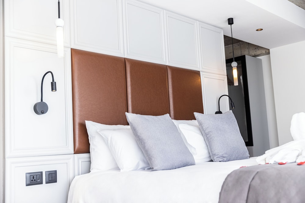 The Londoner Hotel Sliema — Hotel rooms in Sliema, Malta Island
