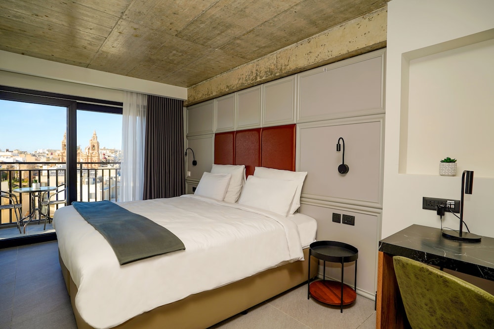The Londoner Hotel Sliema — Hotel rooms in Sliema, Malta Island