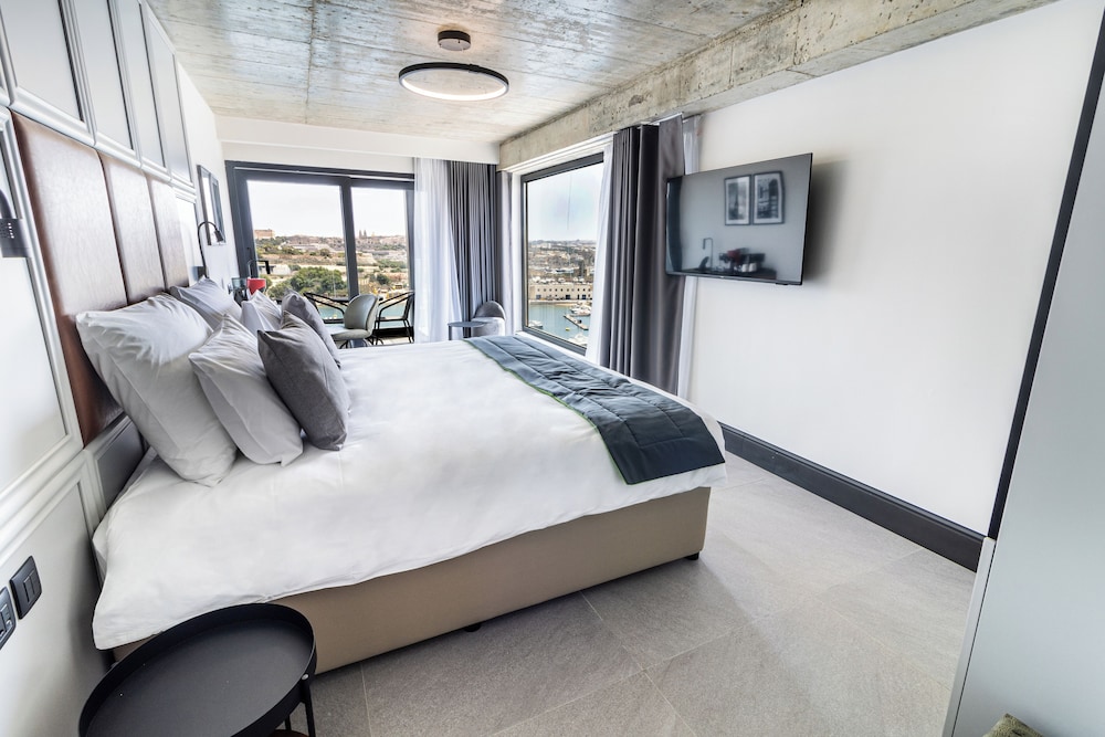 The Londoner Hotel Sliema — Hotel rooms in Sliema, Malta Island