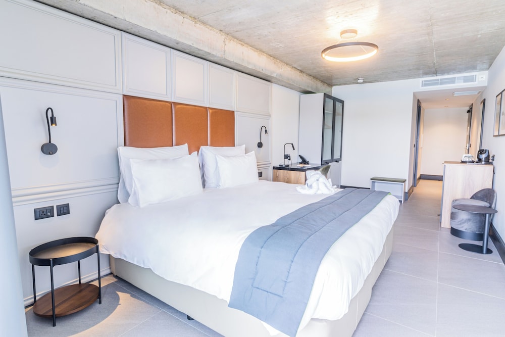 The Londoner Hotel Sliema — Hotel rooms in Sliema, Malta Island