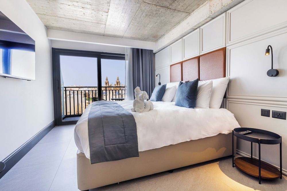 The Londoner Hotel Sliema — Hotel rooms in Sliema, Malta Island
