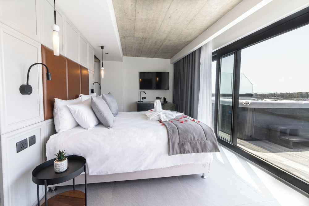 The Londoner Hotel Sliema — Hotel rooms in Sliema, Malta Island