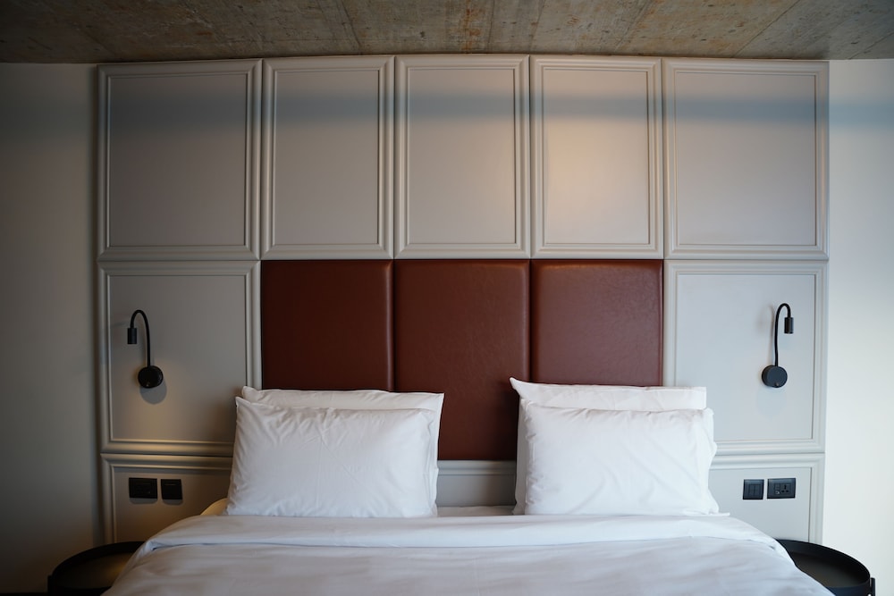 The Londoner Hotel Sliema — Hotel rooms in Sliema, Malta Island