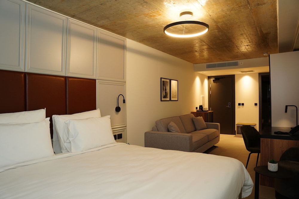 The Londoner Hotel Sliema — Hotel rooms in Sliema, Malta Island