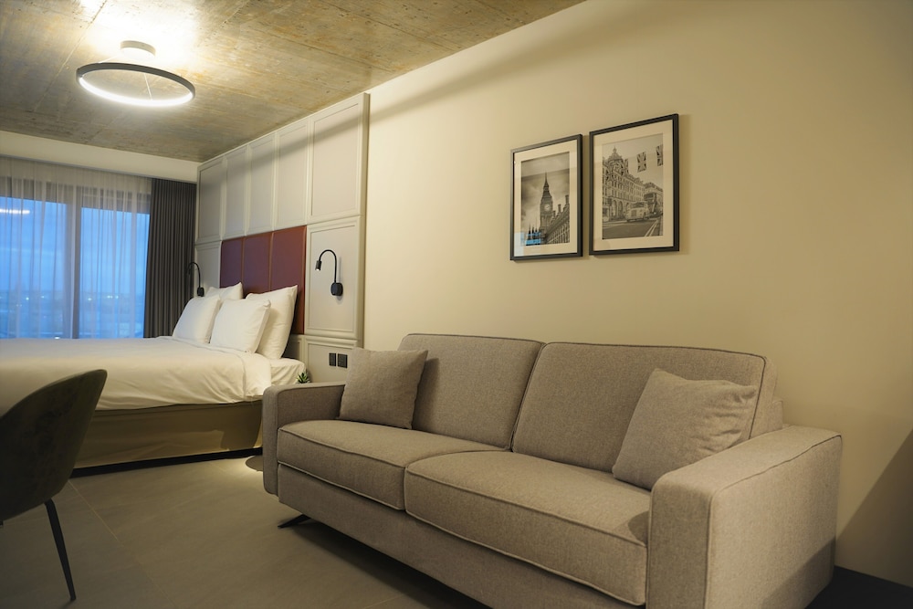 The Londoner Hotel Sliema — Hotel rooms in Sliema, Malta Island