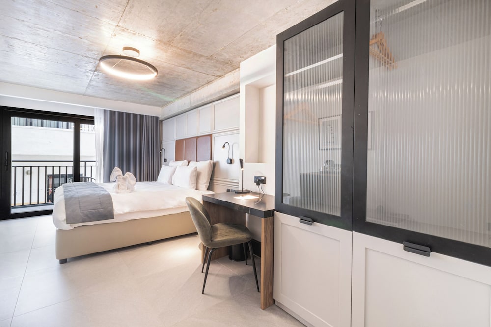 The Londoner Hotel Sliema — Hotel rooms in Sliema, Malta Island