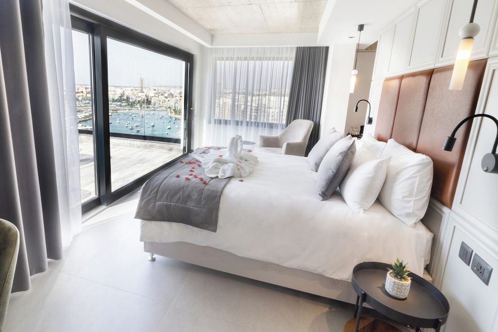 The Londoner Hotel Sliema — Hotel rooms in Sliema, Malta Island