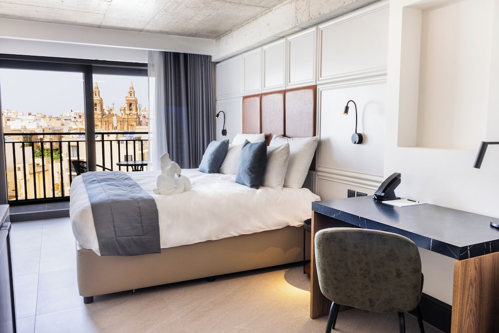 The Londoner Hotel Sliema — Hotel rooms in Sliema, Malta Island