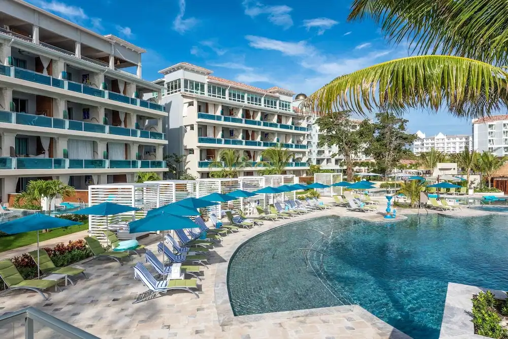 Sandals Jamaica Dunn's River All Inclusive Adults Only — Swimming pool in Ocho Rios
