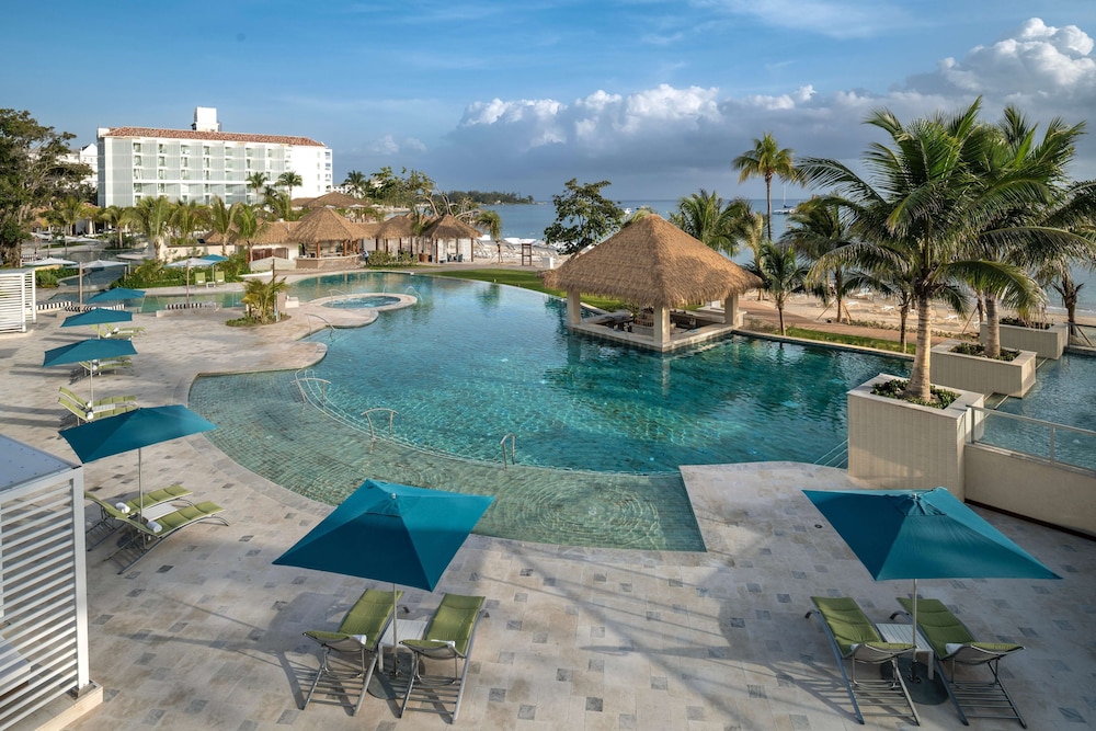 Sandals Jamaica Dunn's River All Inclusive Adults Only — Swimming pool in Ocho Rios