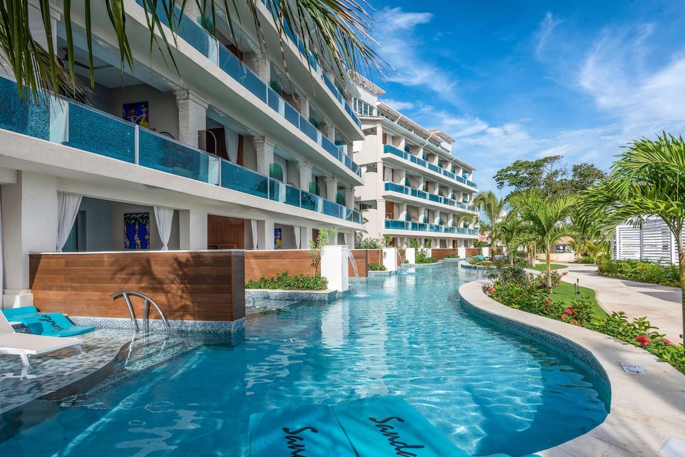 Sandals Jamaica Dunn's River All Inclusive Adults Only — Swimming pool in Ocho Rios