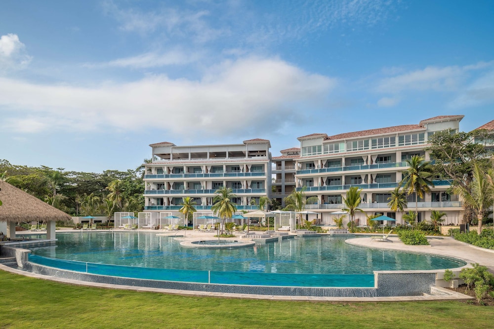 Sandals Jamaica Dunn's River All Inclusive Adults Only — Swimming pool in Ocho Rios