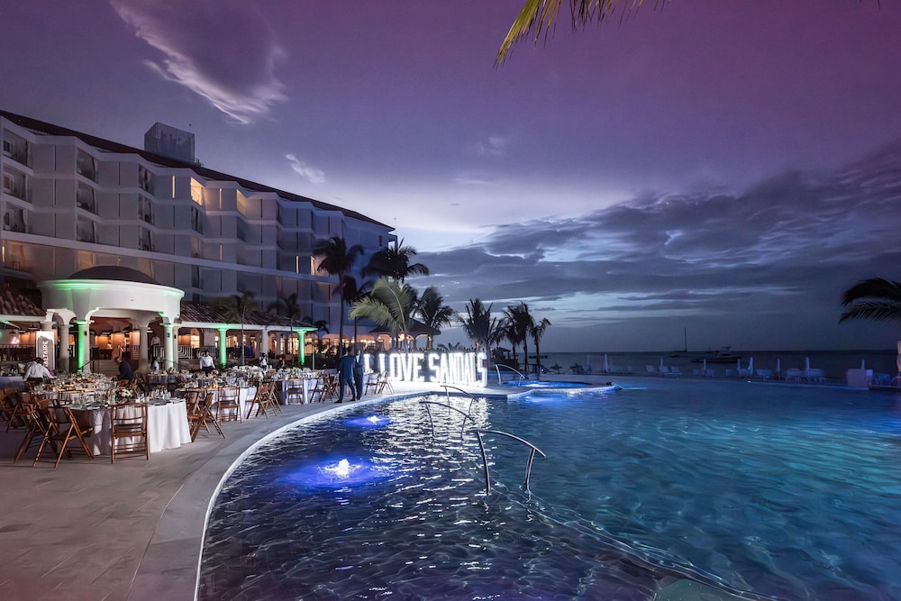 Sandals Jamaica Dunn's River All Inclusive Adults Only — Swimming pool in Ocho Rios